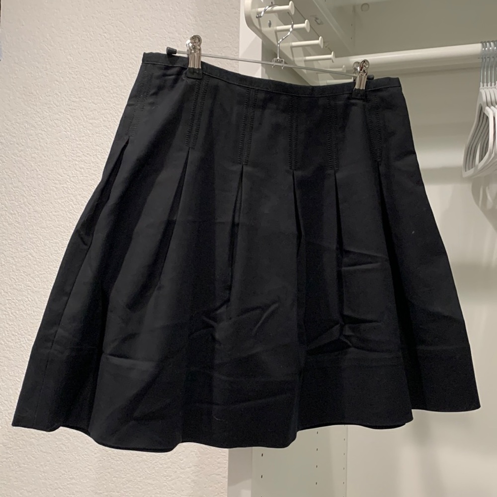 GAP black pleated skirt